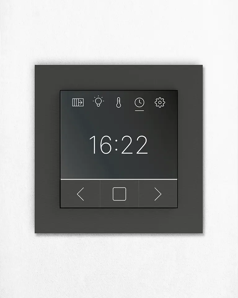 HMI Design mit Echtzeit-Daten: Interface der Poolsteuerung inklusive Zeitanzeige – Platt & Form