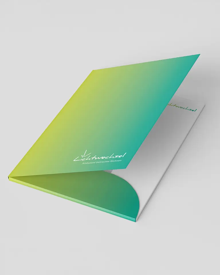 Dokumentenmappe Lichtwechsel mit Corporate Design soziale Einrichtung, einheitliche Farbwelt und Logo für professionelle Kommunikation