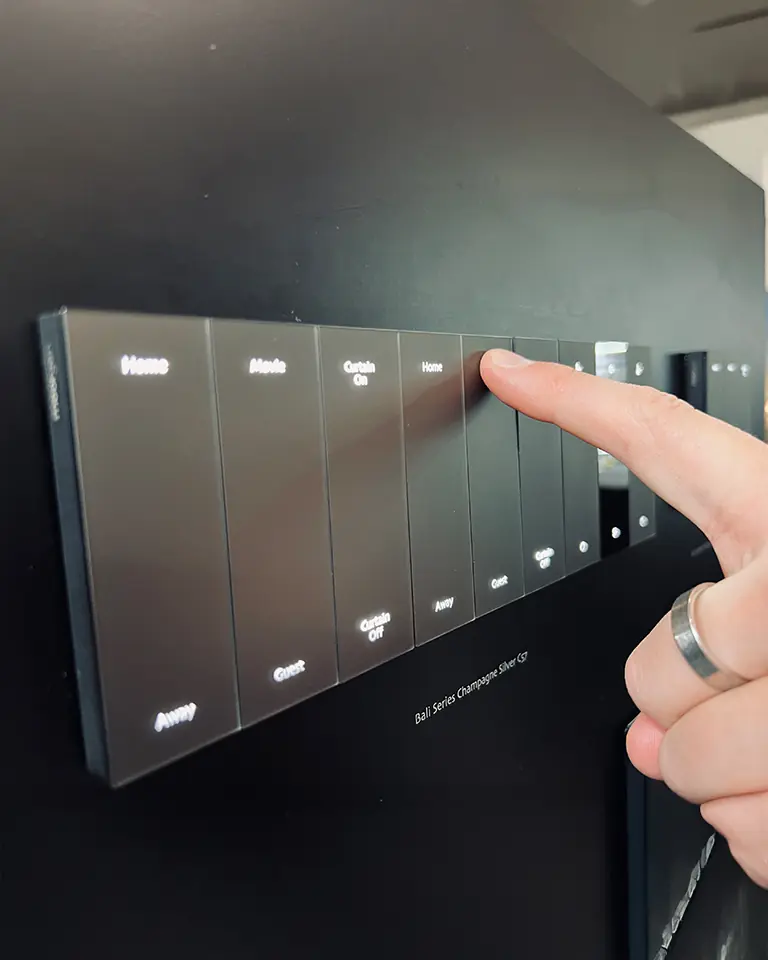 Moderne Lichtsteuerung mit intuitiver Benutzeroberfläche und Bedienkonzept